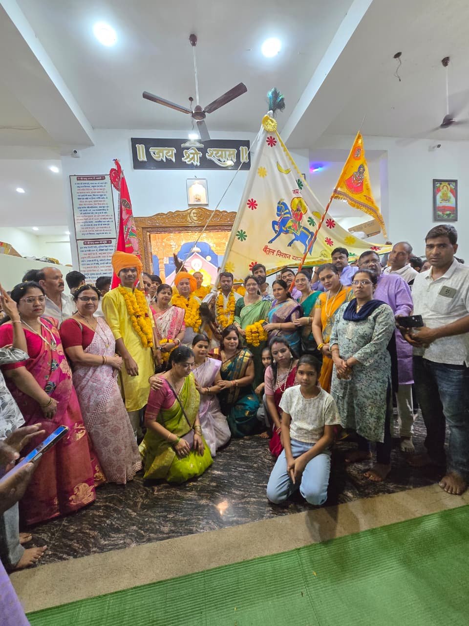 Bhakta Seva by Karyakarta at Khatu Shyam Mandir Betul